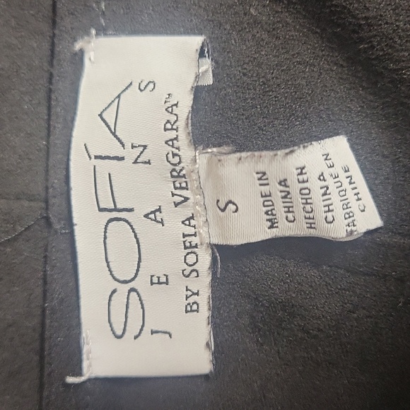 Sofia Vergara light sweater sm - Picture 3 of 8